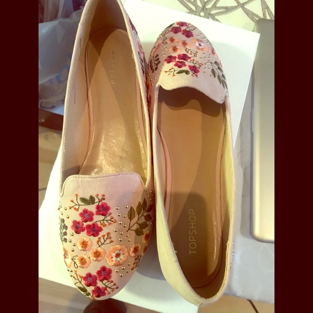 TOP Deal! Topshop embroidered flats size 9.5.